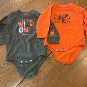 Carhartt (2) onesies hunting themed. 1-Green and 1-orange both size 9months